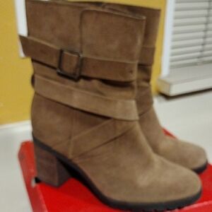 Clarks Malvet Doris Camel Color Suede Heel Boots